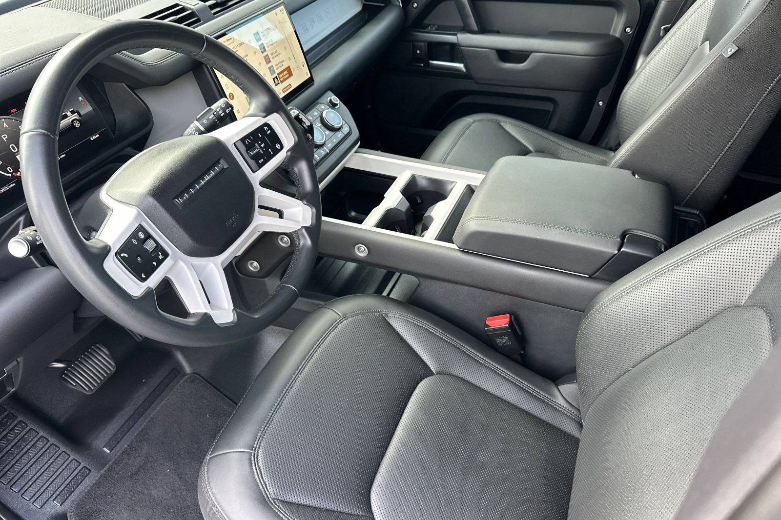 Used 2025 Land Rover Defender 110 S AWD/4WD image 9