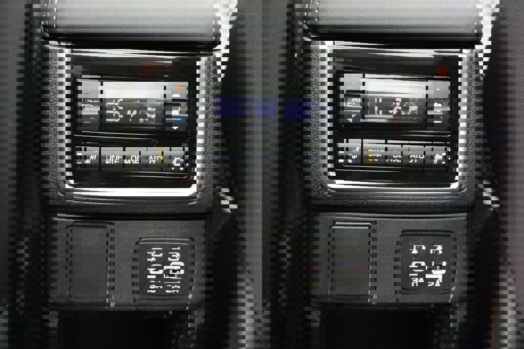 Used 2023 Subaru Ascent Limited w/ Technology Package image 12