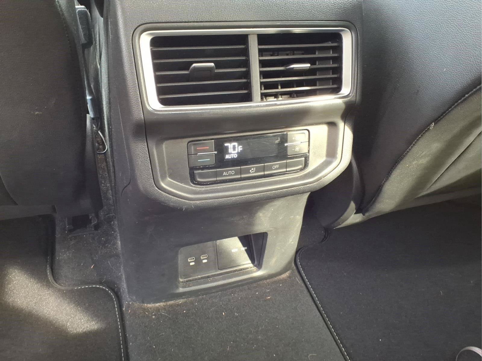 Used 2024 Volkswagen Atlas SE AWD/4WD image 15