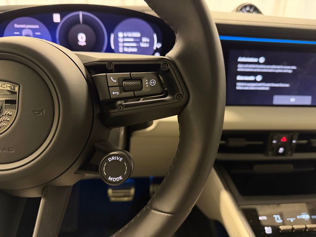 Certified 2025 Porsche Macan Turbo Electric image 15