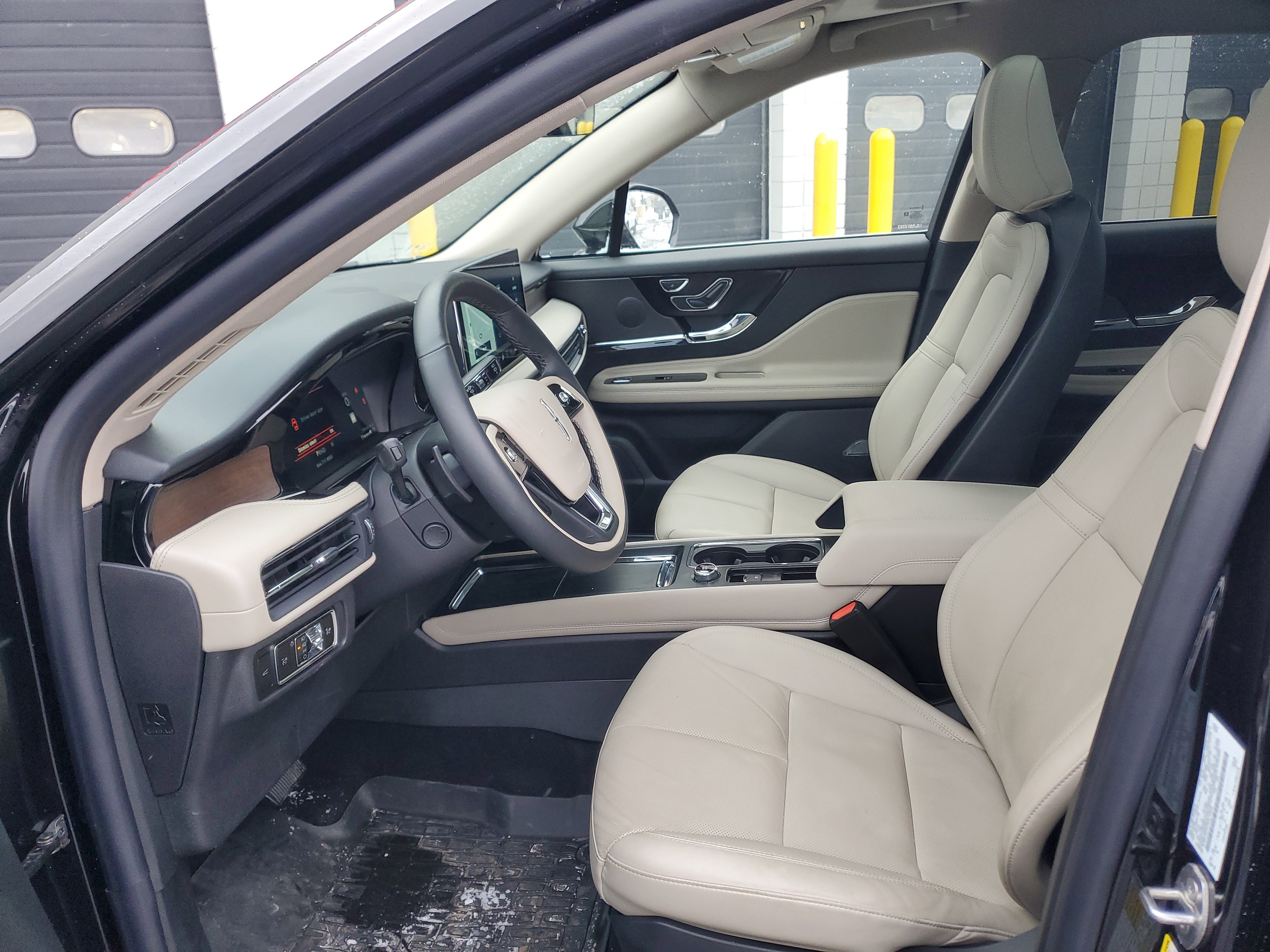 New 2025 Lincoln Corsair Reserve image 12