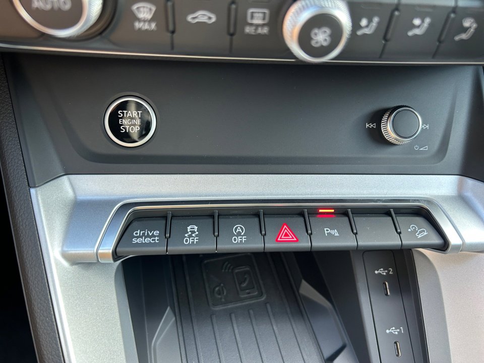 Certified 2025 Audi Q3 2.0T Premium w/ Convenience Package image 20