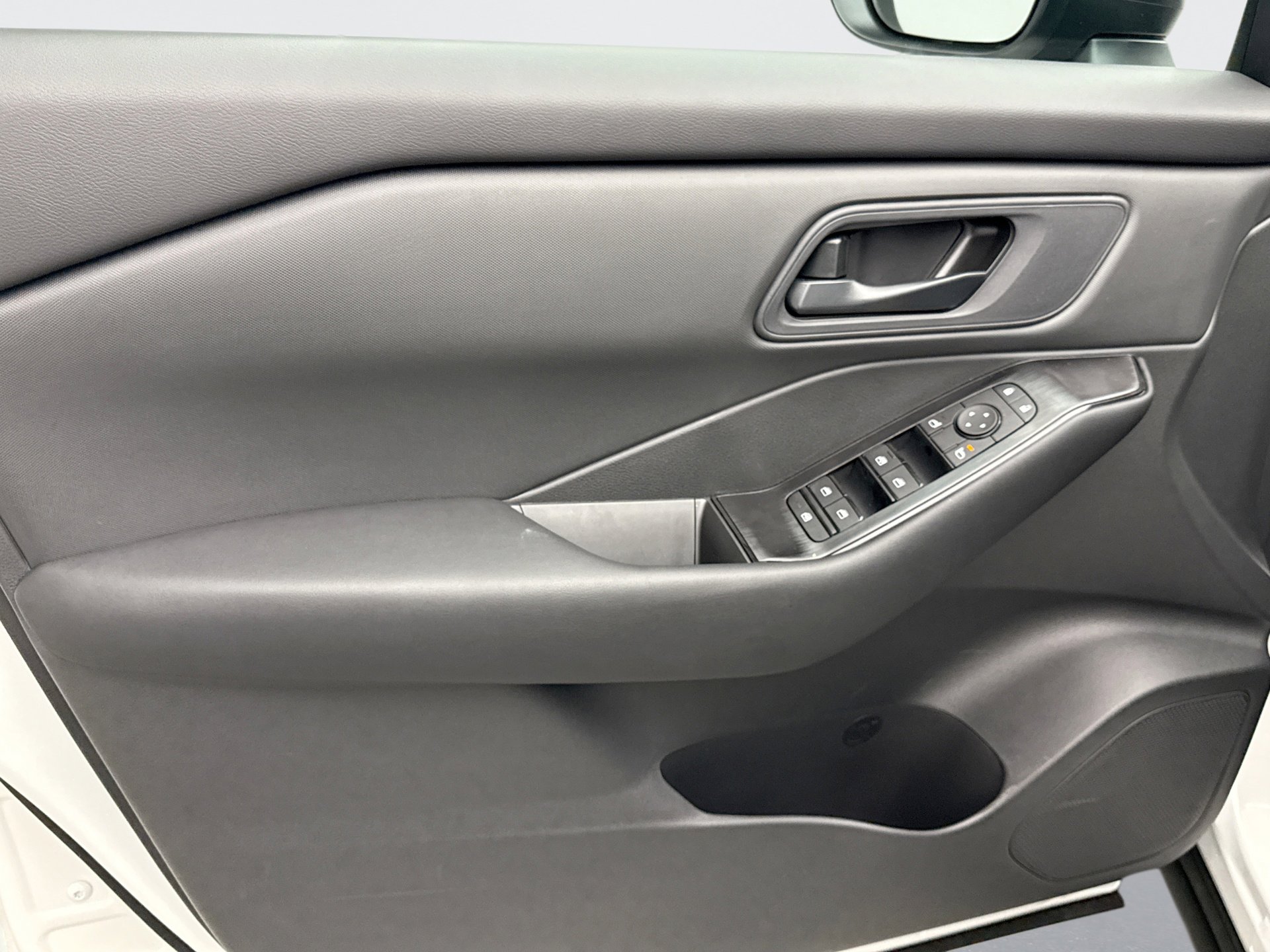 Used 2026 Nissan Rogue S image 9