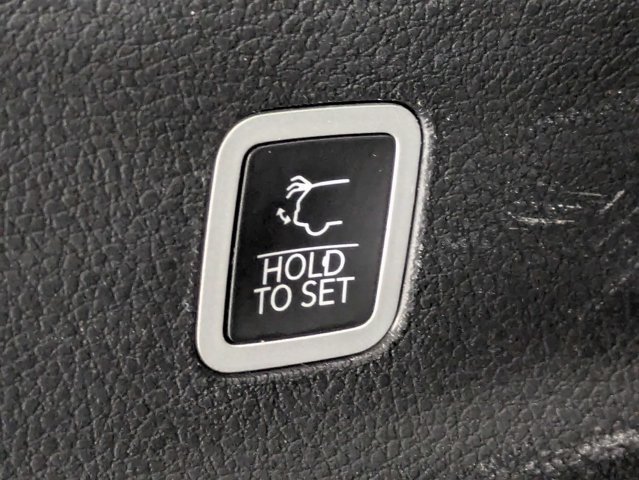 Certified 2024 Jeep Wagoneer L Series II AWD/4WD image 13