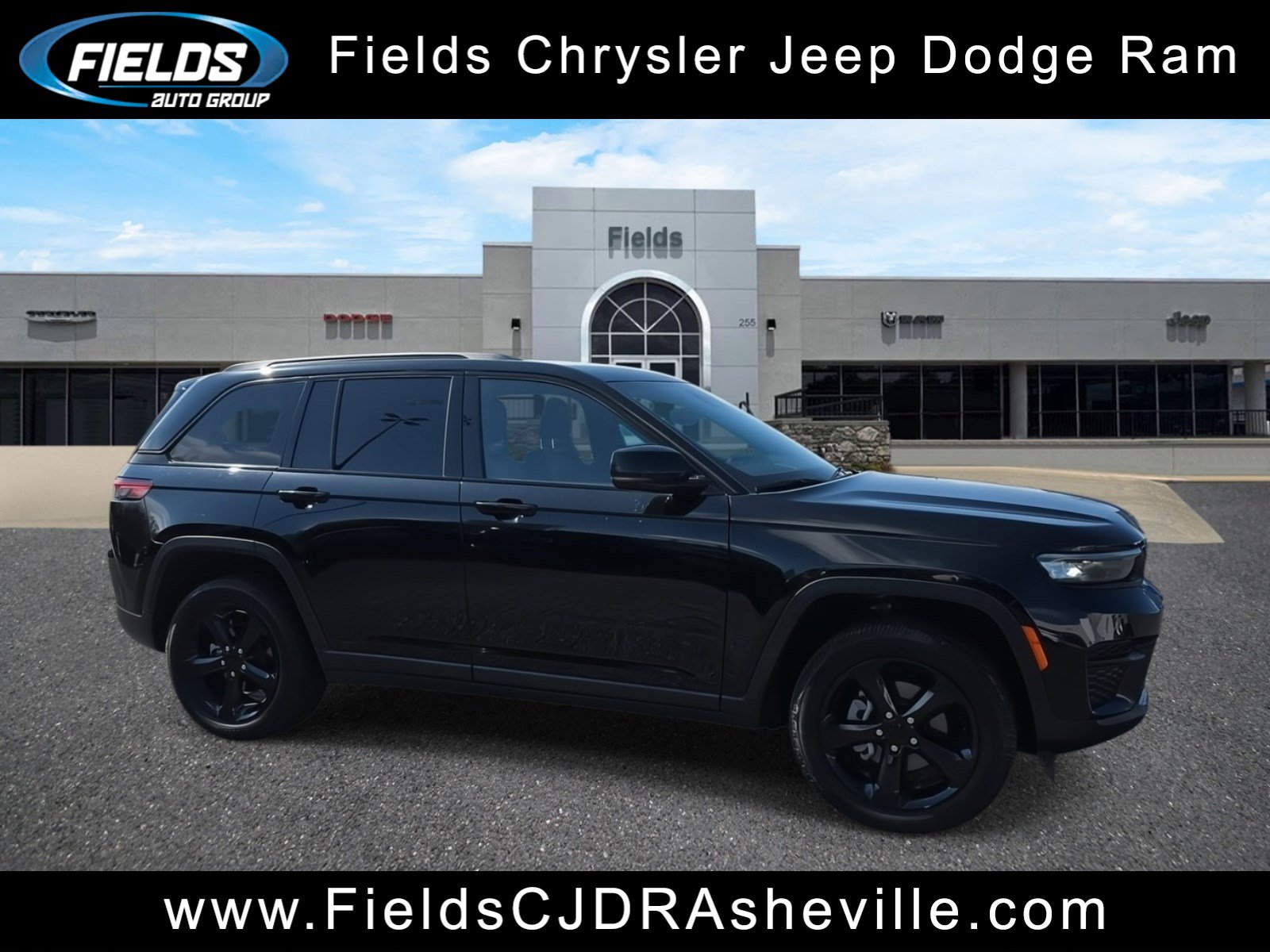 Used 2023 Jeep Grand Cherokee Altitude image 1