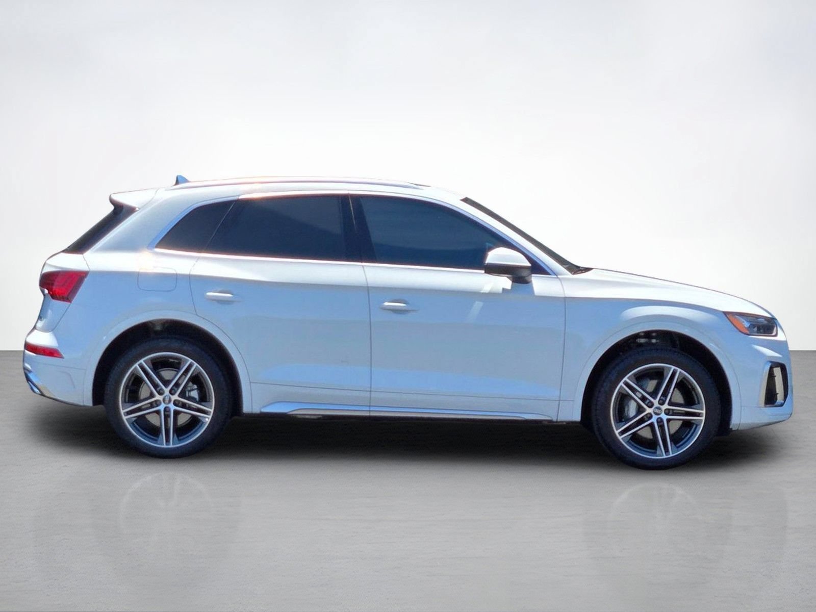 Used 2023 Audi Q5 e Premium Plus w/ Premium Plus Package AWD/4WD image 8