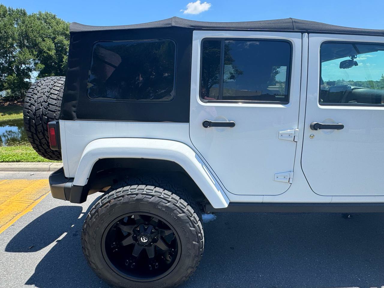 Used 2016 Jeep Wrangler Unlimited Sahara AWD/4WD image 29