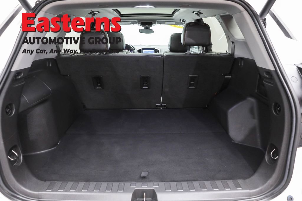 Used 2021 GMC Terrain SLT w/ Infotainment Package II AWD/4WD image 9