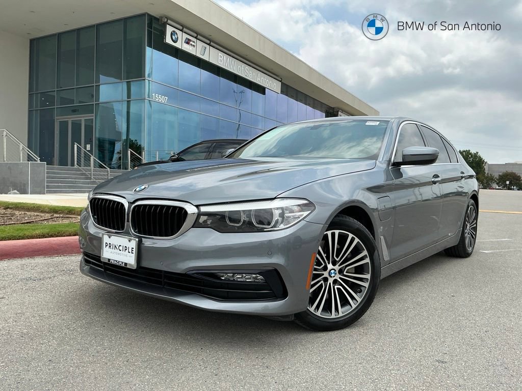 Used 2018 BMW 530e w/ Premium Package 2