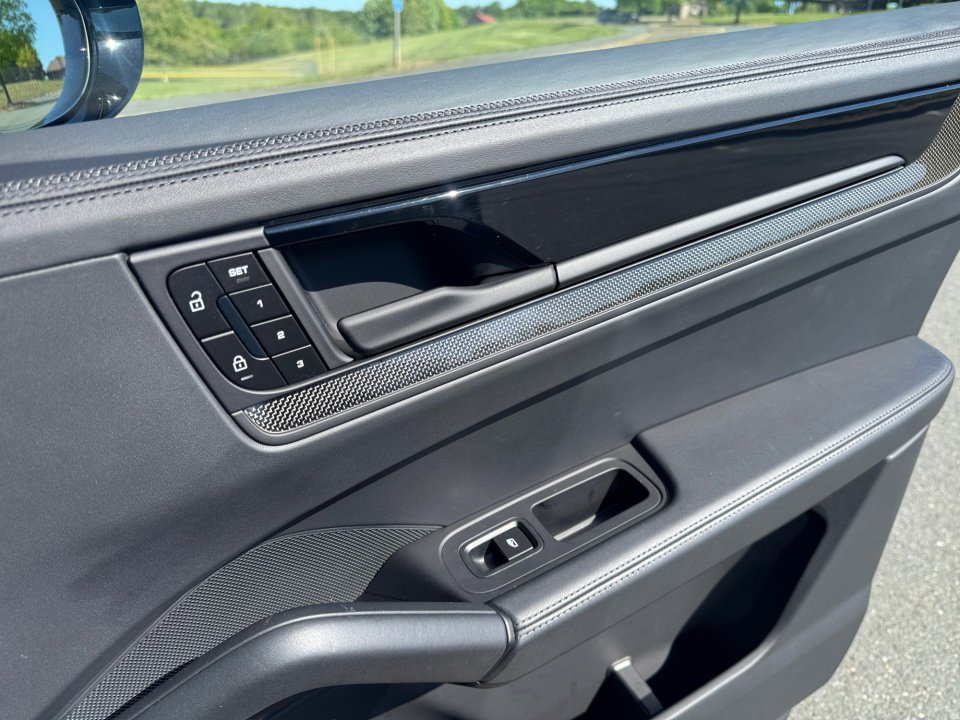Certified 2025 Porsche Cayenne GTS AWD/4WD image 22