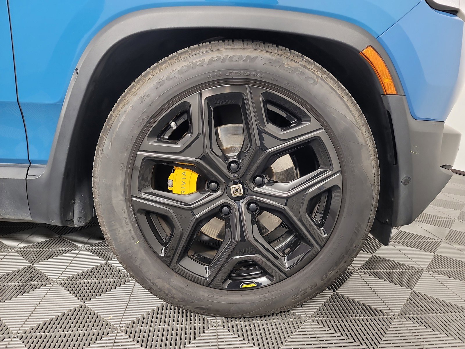 Used 2023 Rivian R1T Adventure image 11