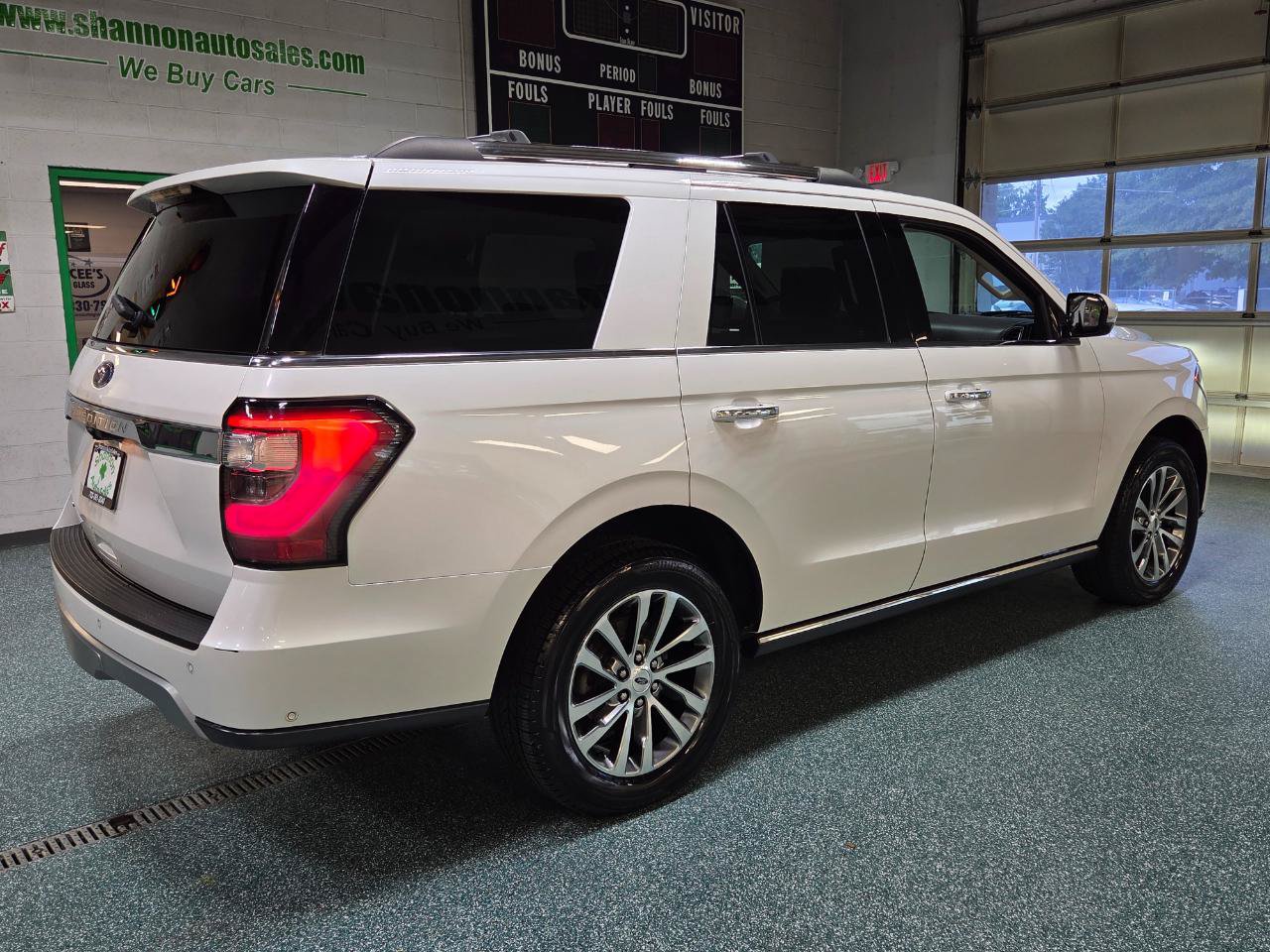 Used 2018 Ford Expedition Limited w/ Equipment Group 301A AWD/4WD image 6