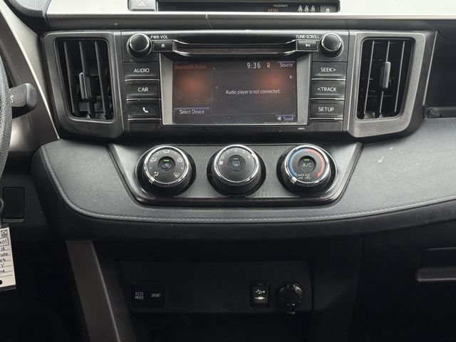 Used 2018 Toyota RAV4 LE FWD image 17