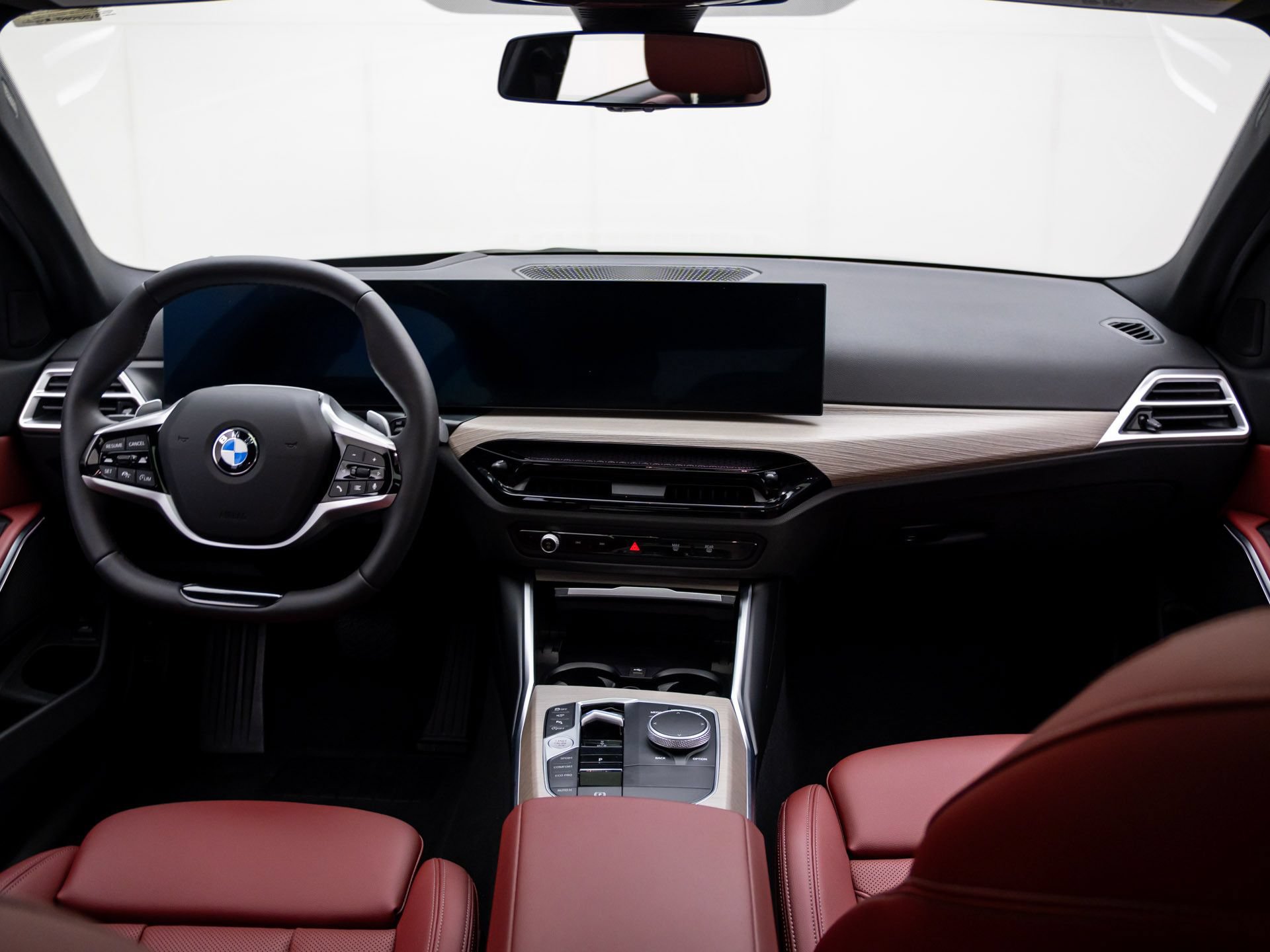 Certified 2025 BMW 330i xDrive Sedan AWD/4WD image 10