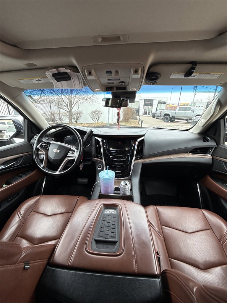 Used 2017 Cadillac Escalade Luxury image 6