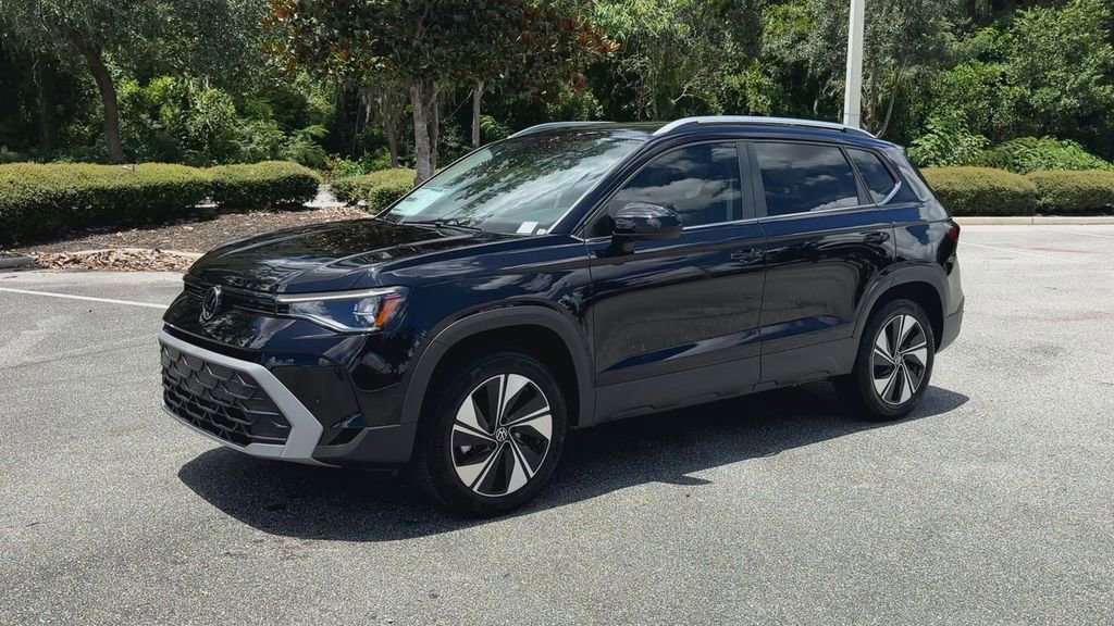 New 2025 Volkswagen Taos SE image 4