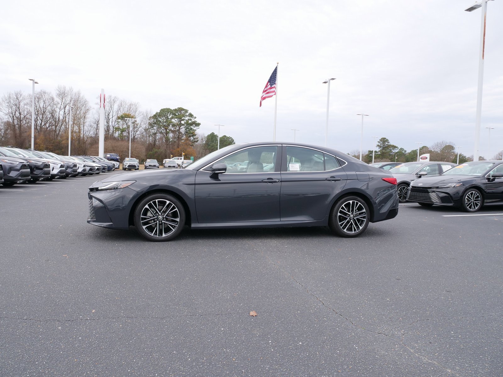 Used 2025 Toyota Camry XLE image 7