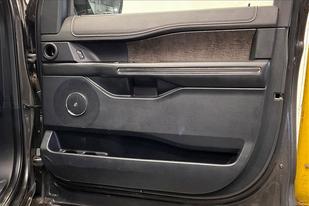 Used 2021 Ford Expedition Max Limited image 25