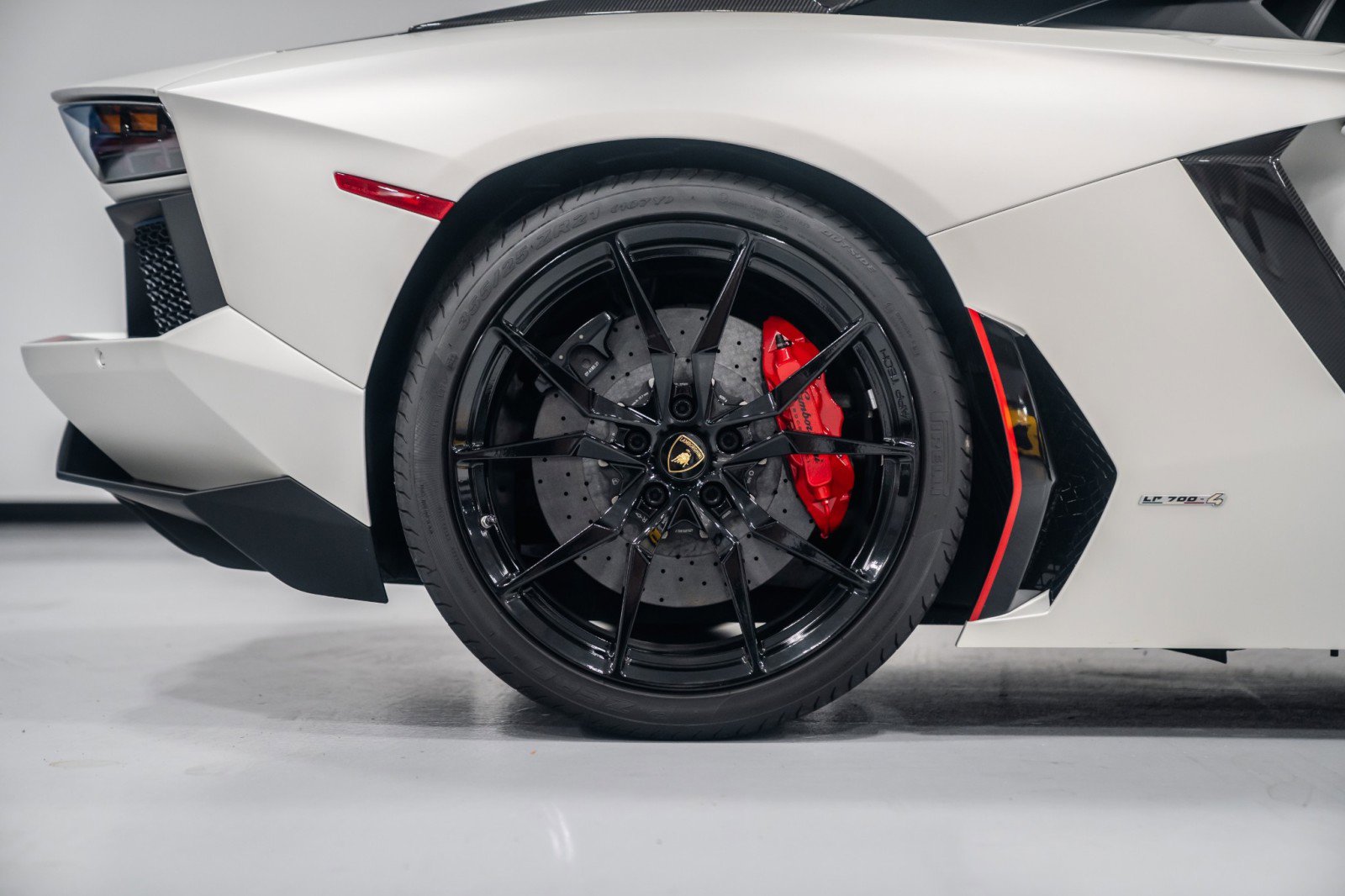 Used 2016 Lamborghini Aventador LP 700-4 image 11