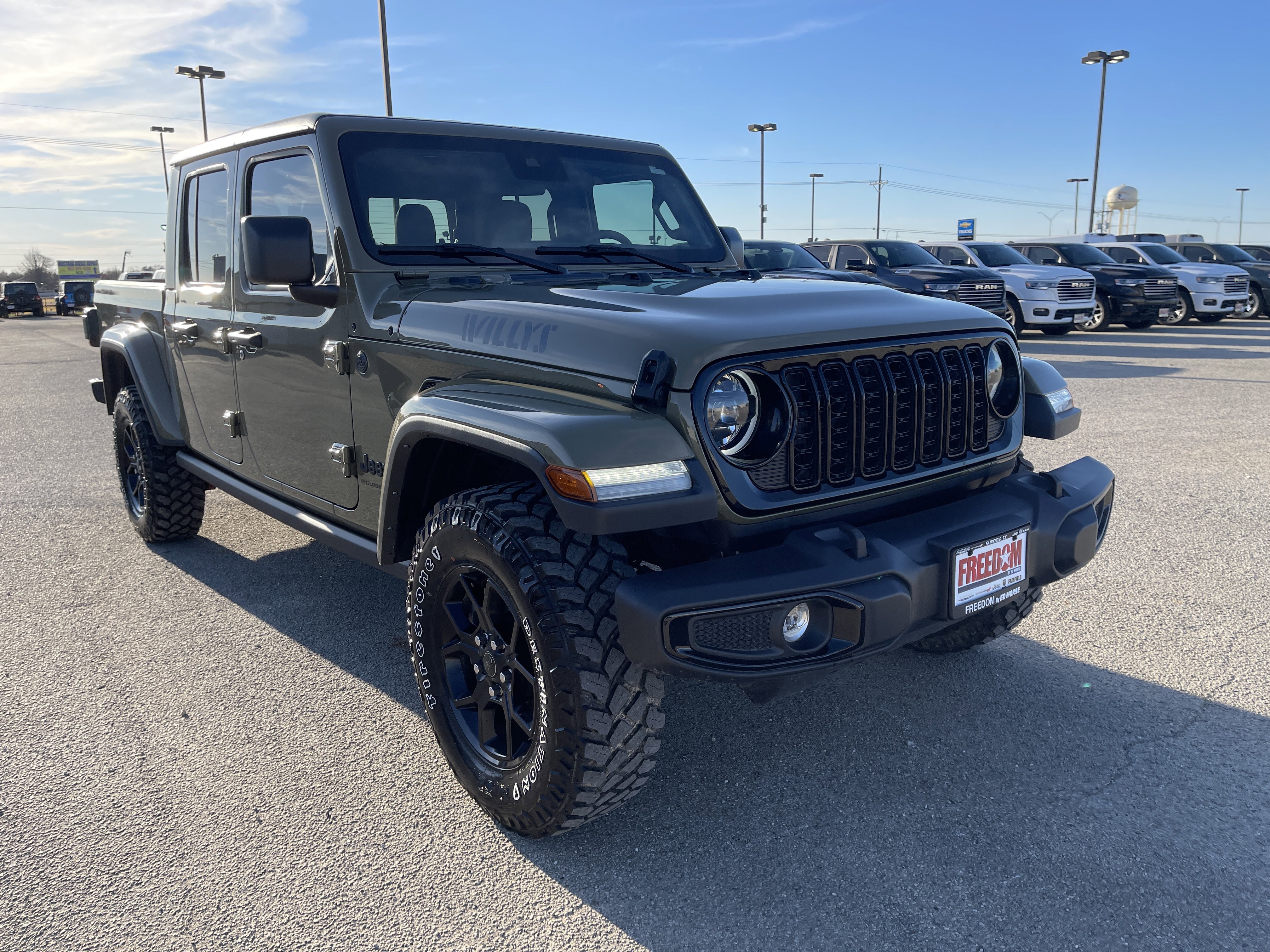 Used 2025 Jeep Gladiator Willys image 2