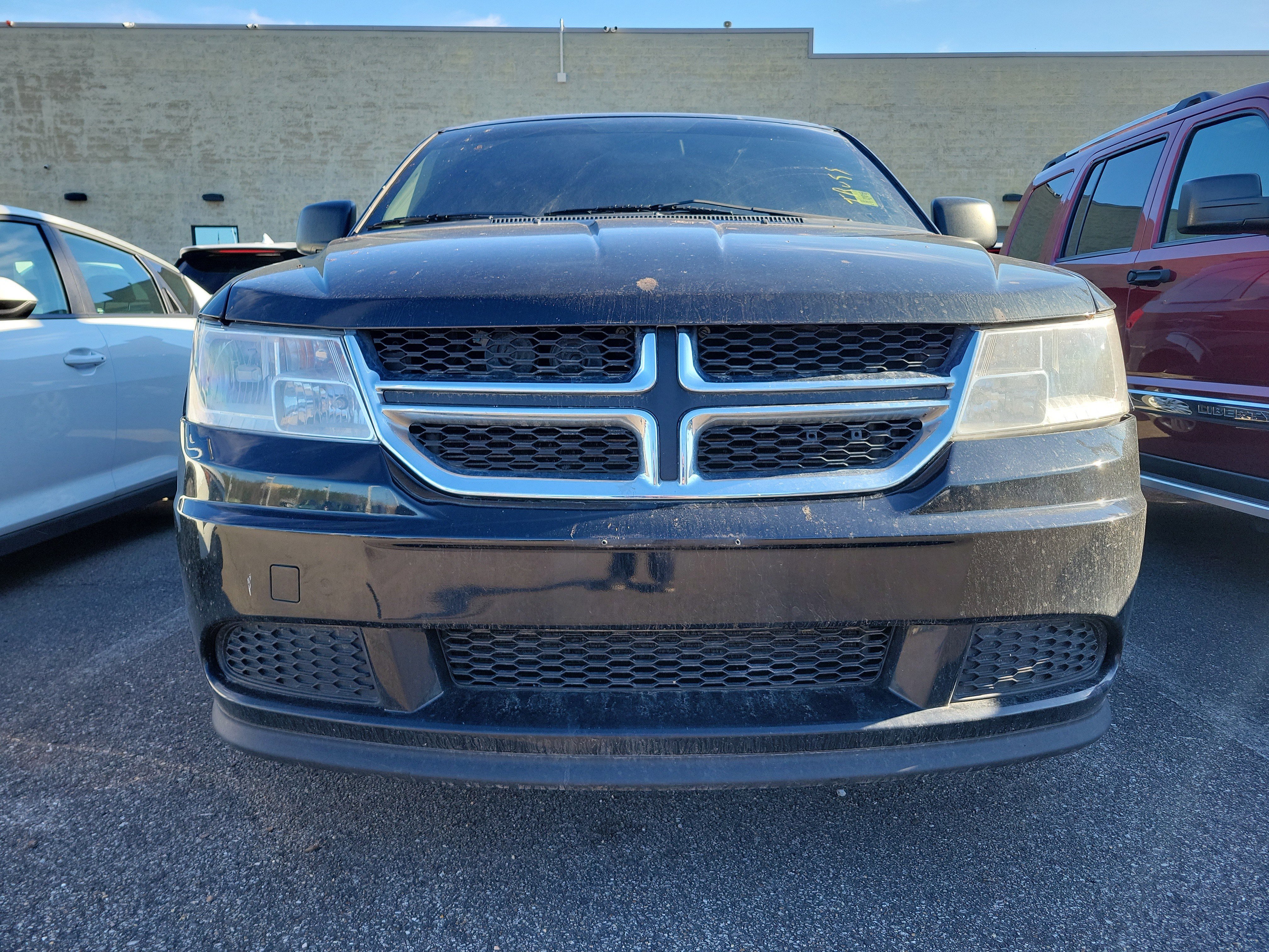 Used 2017 Dodge Journey SE w/ Comfort/Convenience Group image 2