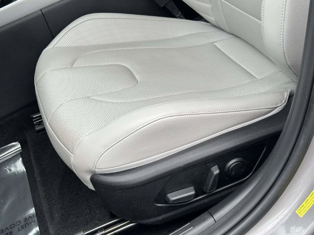 Used 2021 Hyundai Elantra Limited FWD image 15