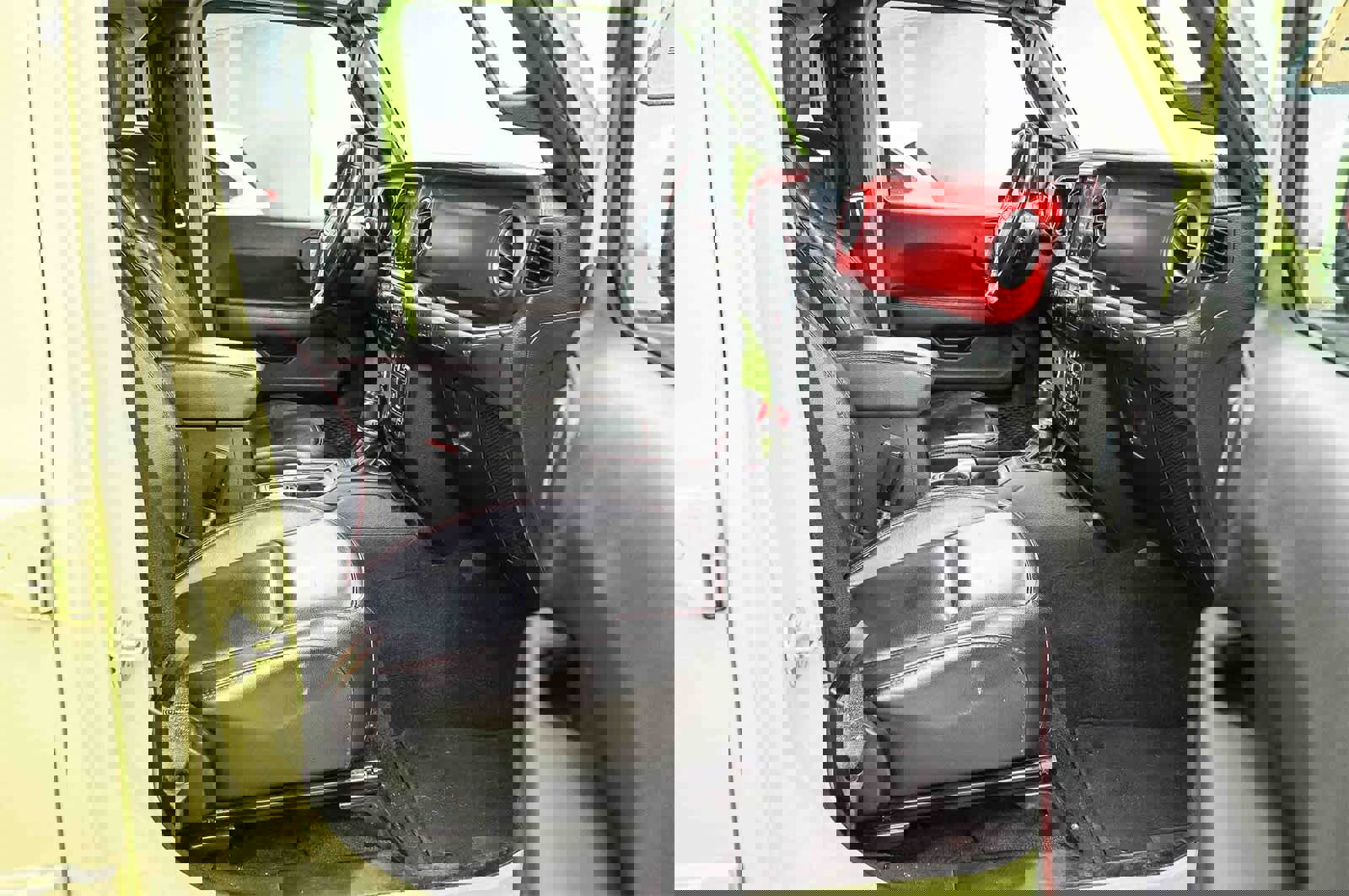 Used 2021 Jeep Wrangler Unlimited Rubicon w/ Xtreme Recon 35" Tire Package image 16