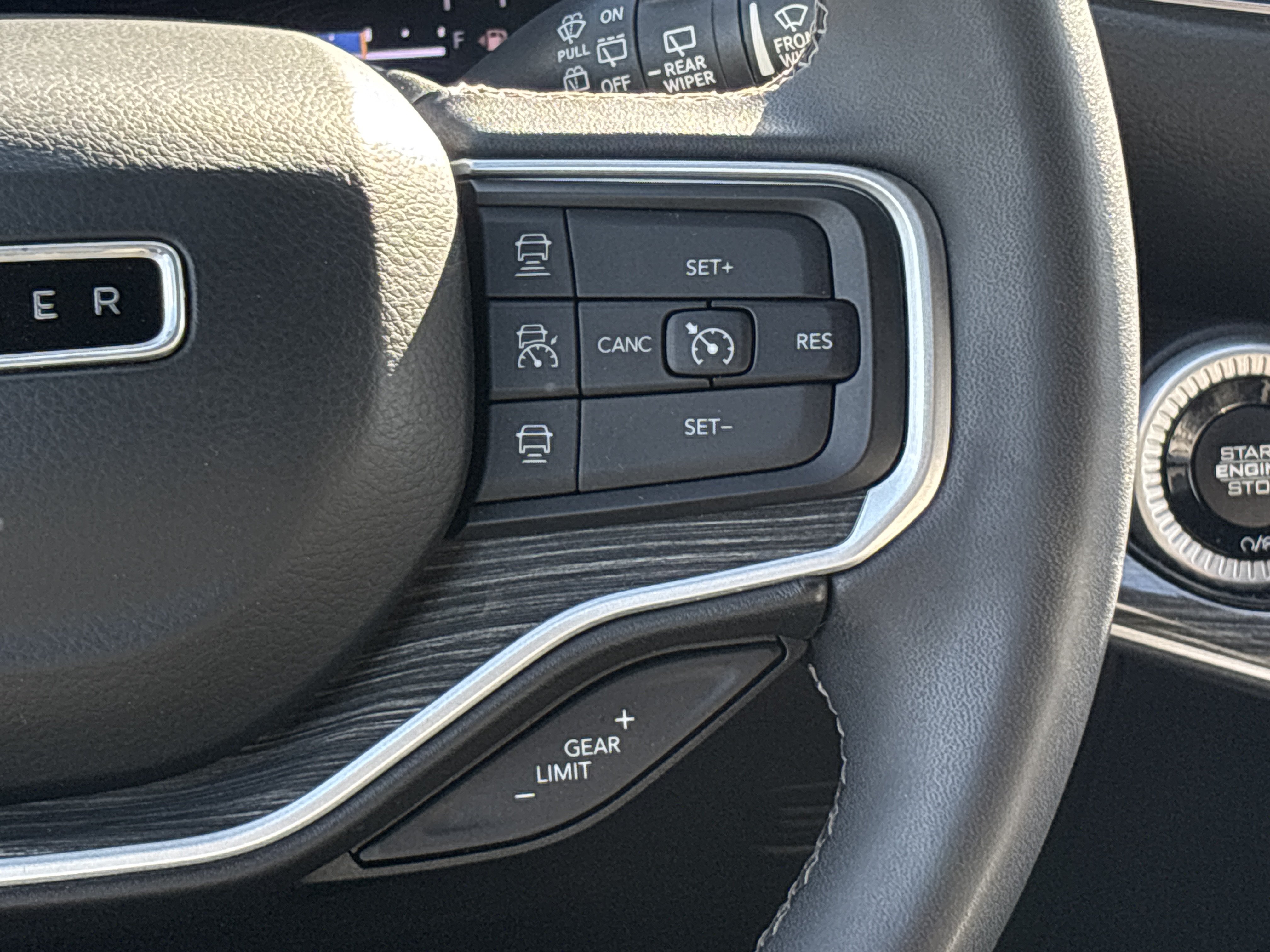 Used 2022 Jeep Wagoneer Series III AWD/4WD image 5