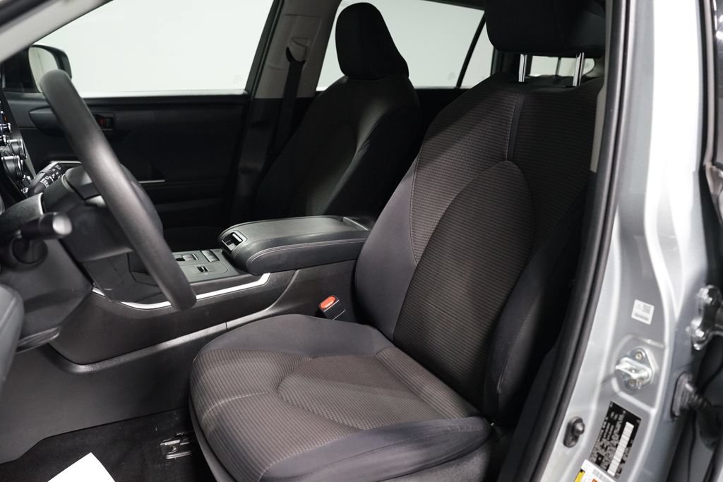 Used 2021 Toyota Highlander L FWD image 23