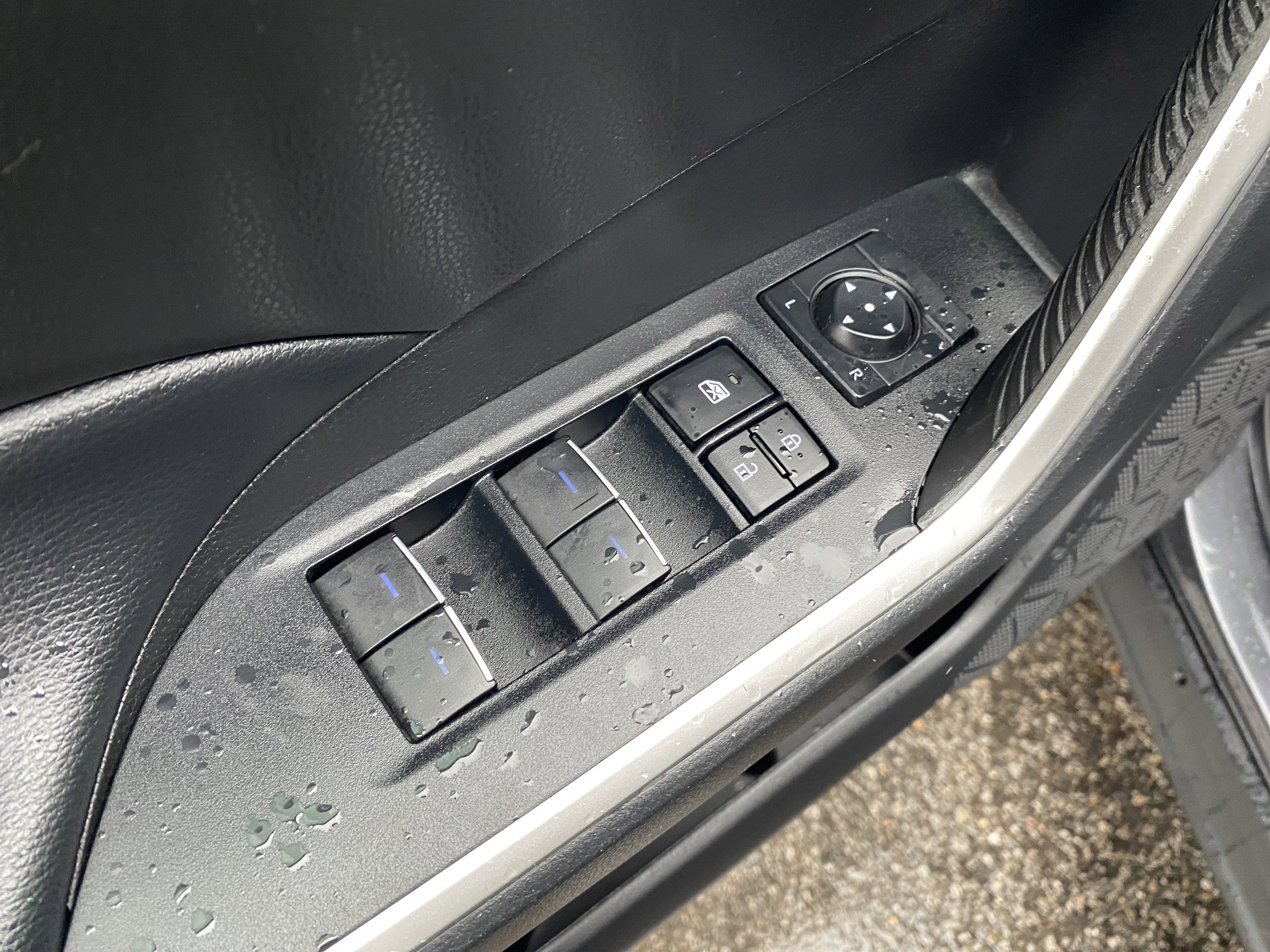 Used 2022 Toyota RAV4 XLE image 18