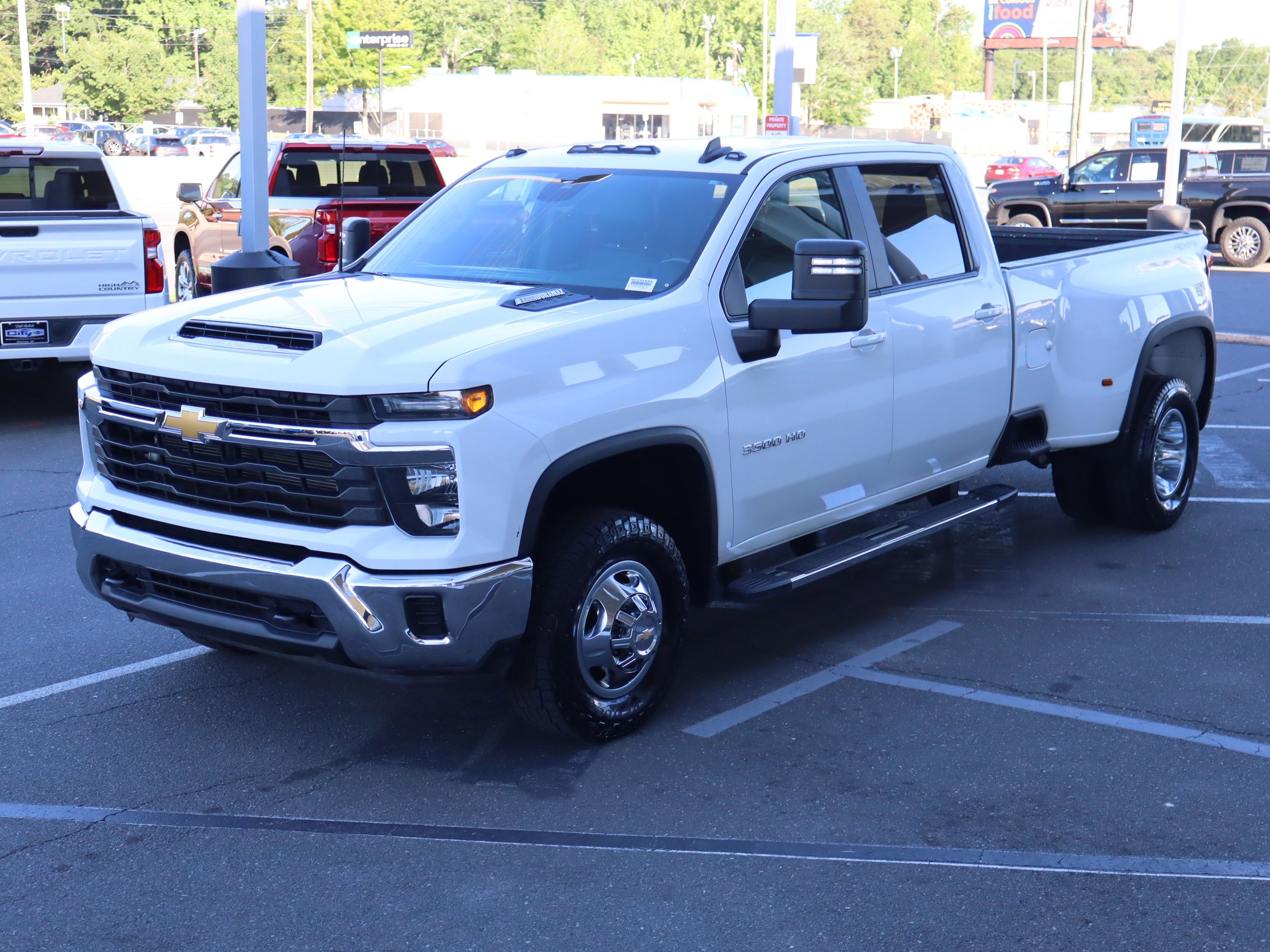 Used 2024 Chevrolet Silverado 3500 LT AWD/4WD image 5