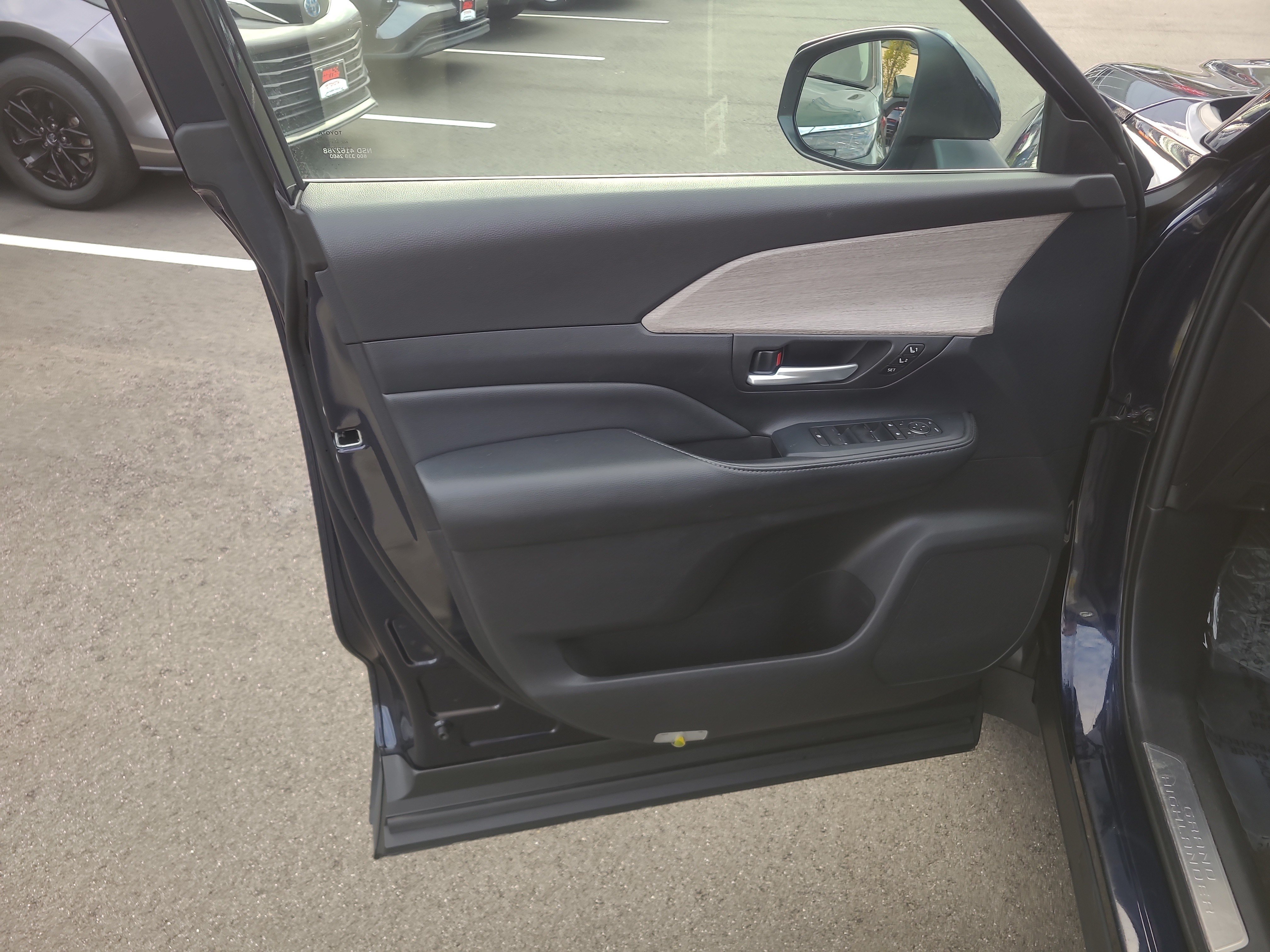 Certified 2024 Toyota Grand Highlander AWD image 14