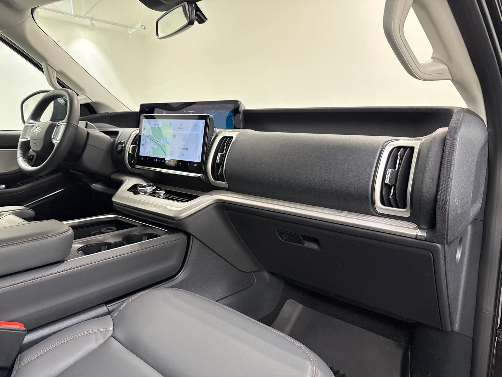 New 2025 Ford Expedition Active RWD image 33