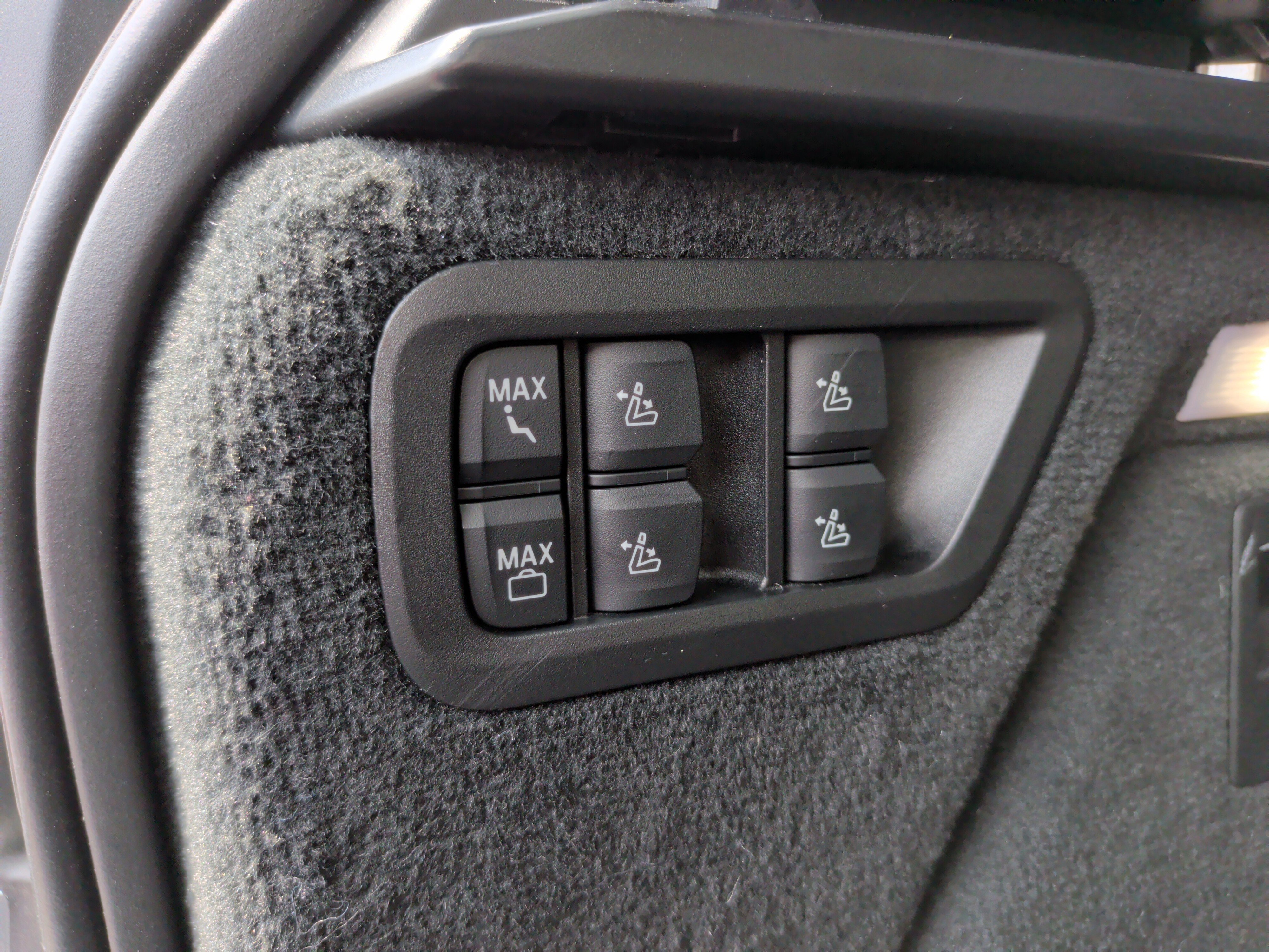 Certified 2024 BMW X7 xDrive40i w/ Executive Package image 41