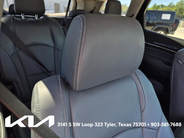 Used 2018 Buick Enclave Essence FWD image 13
