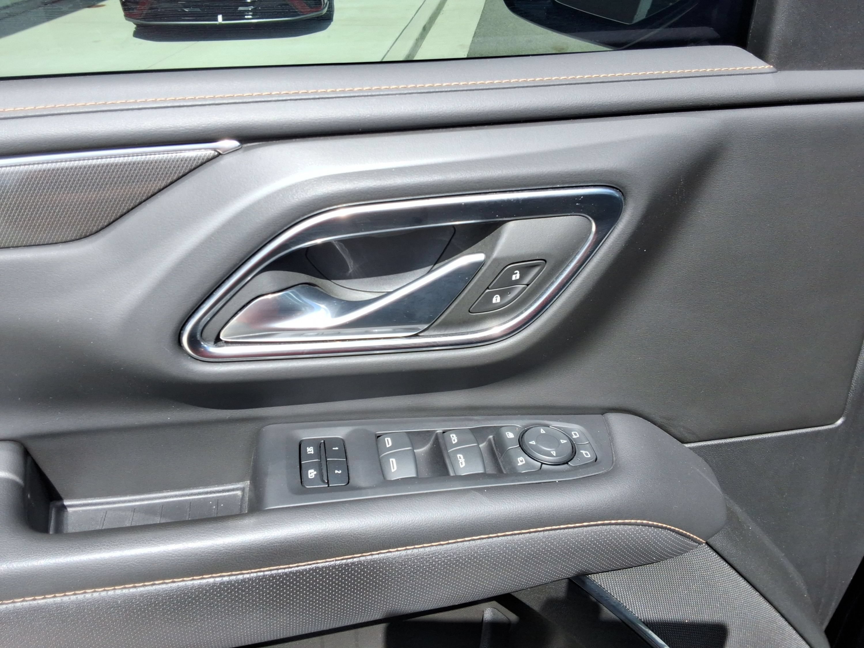 Used 2023 GMC Yukon AT4 w/ AT4 Premium Package AWD/4WD image 21
