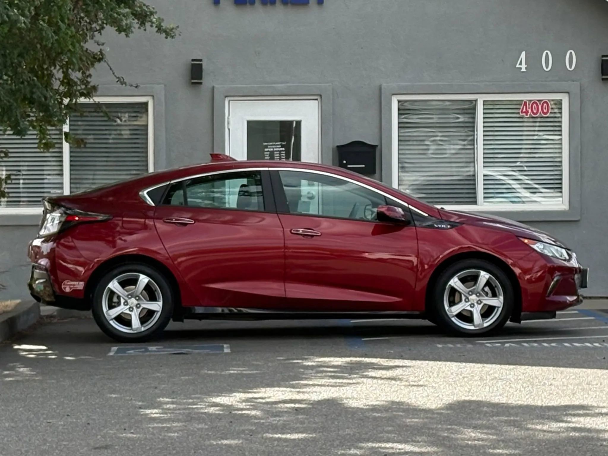 Used 2018 Chevrolet Volt LT w/ Comfort Package image 4