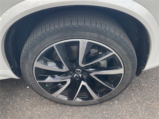 Used 2022 Volvo XC90 T6 Momentum w/ Advanced Package image 4