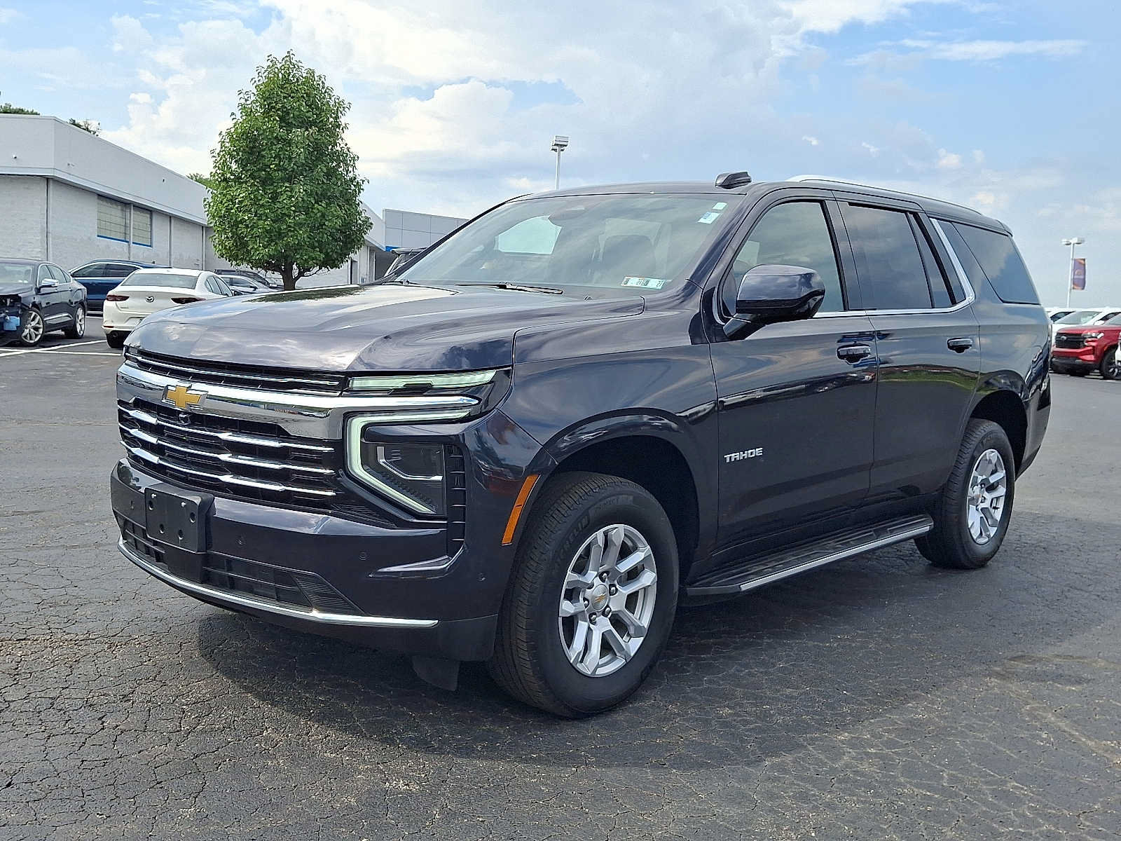 Used 2025 Chevrolet Tahoe LT AWD/4WD image 3