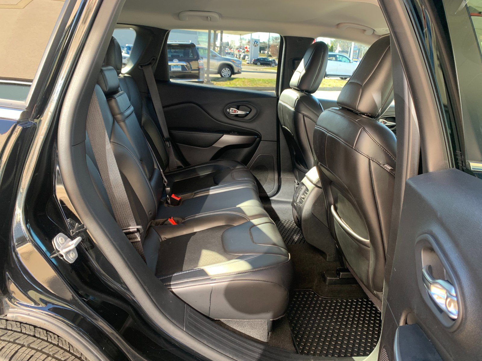 Used 2019 Jeep Cherokee Latitude Plus w/ Cold Weather Group image 33