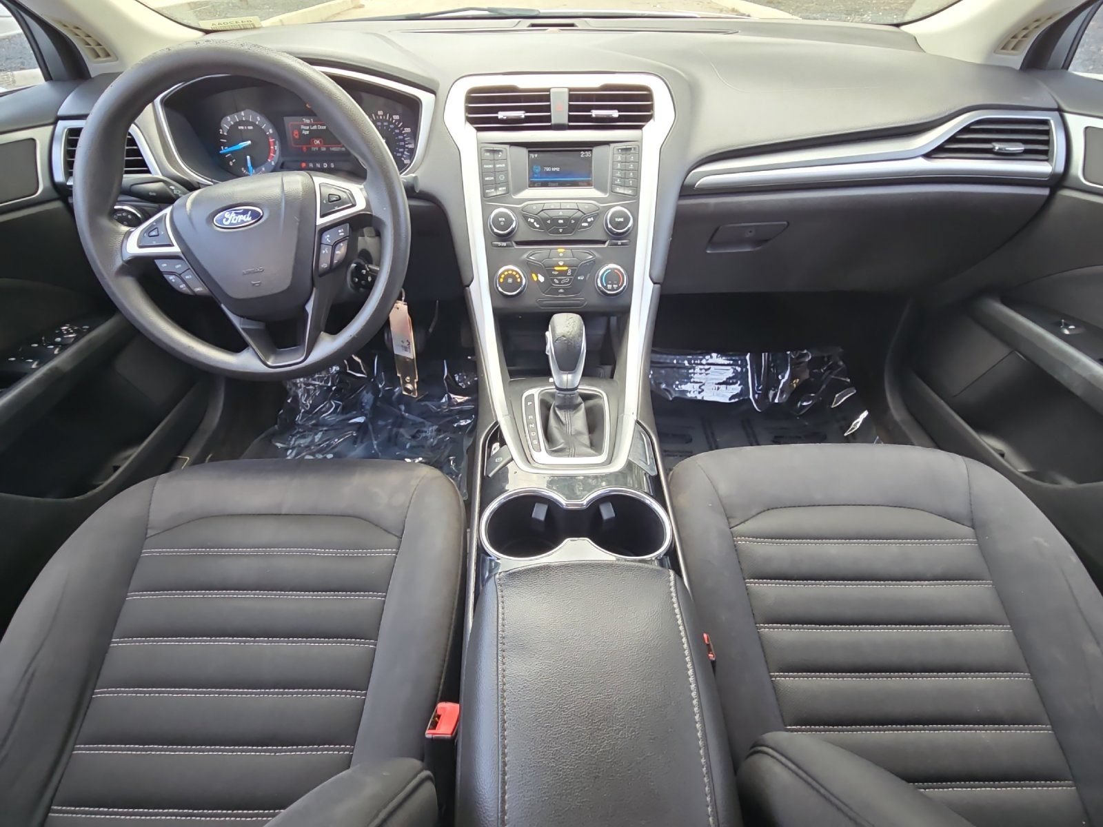 Used 2015 Ford Fusion SE FWD image 12