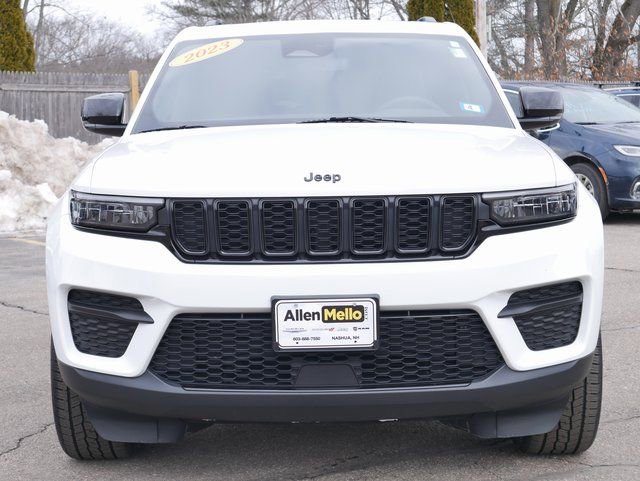 Used 2023 Jeep Grand Cherokee Altitude image 2