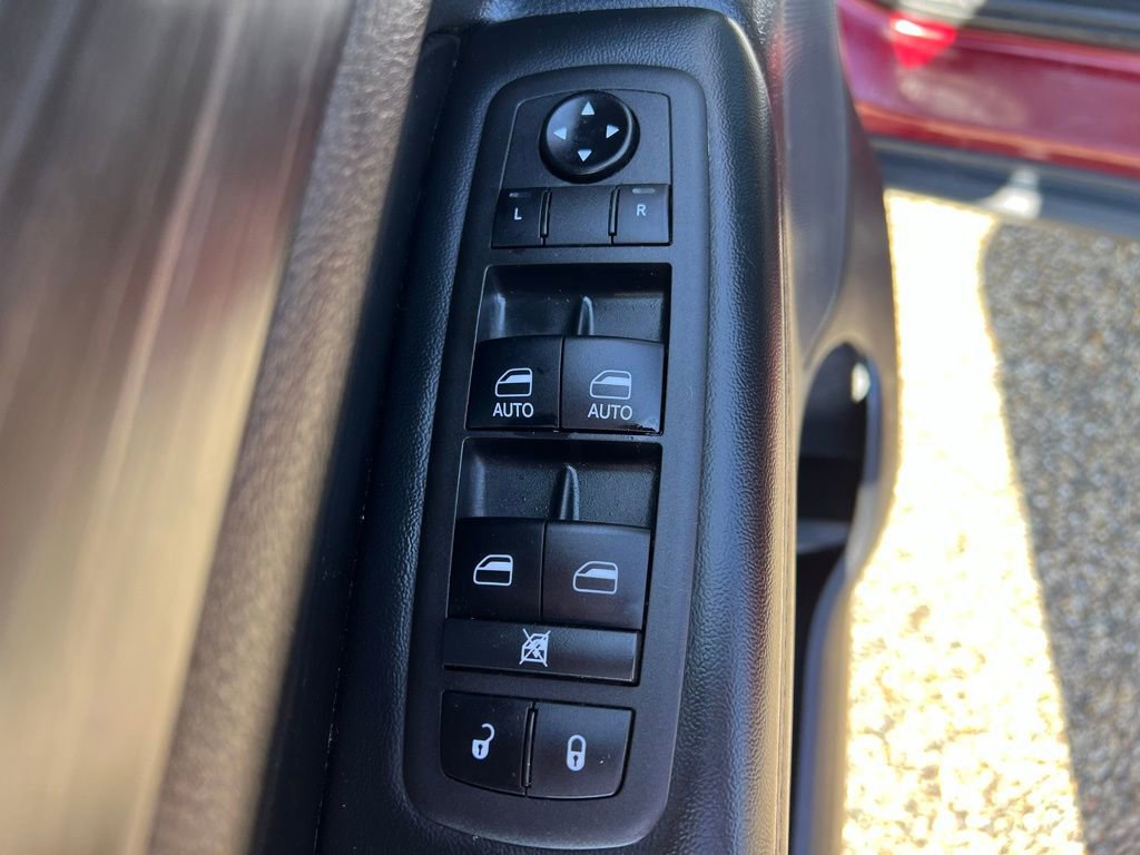 Used 2021 Jeep Grand Cherokee Laredo AWD/4WD image 23