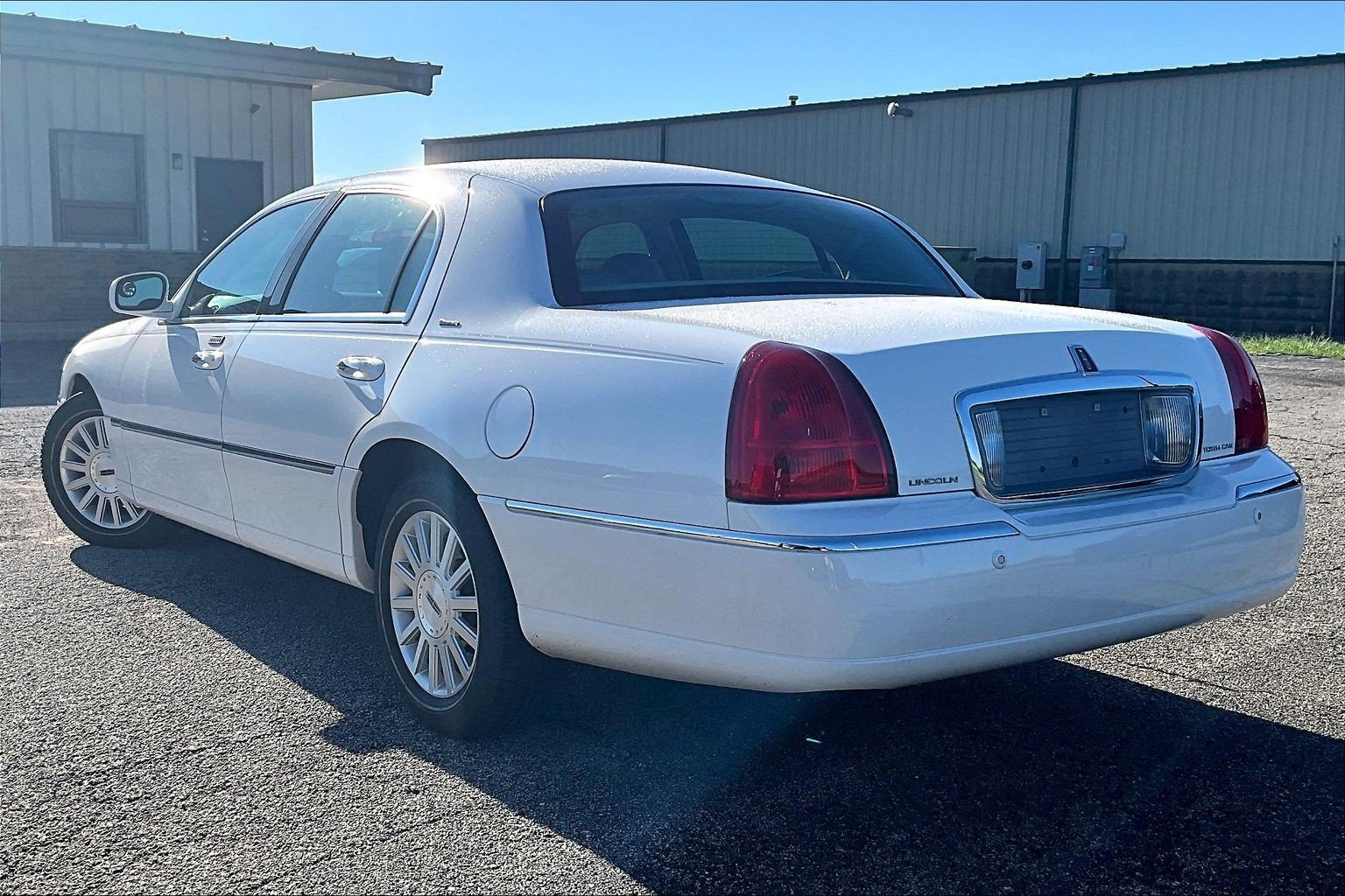 Used 2004 Lincoln Town Car Ultimate RWD image 6