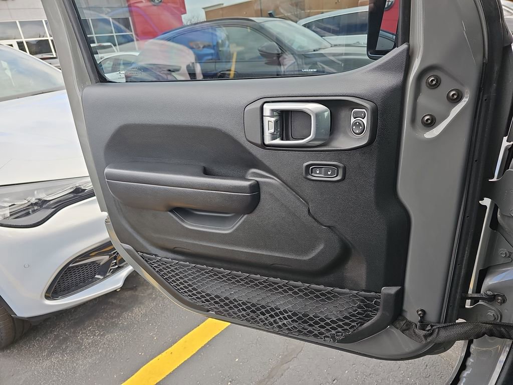 Used 2021 Jeep Gladiator Willys image 24