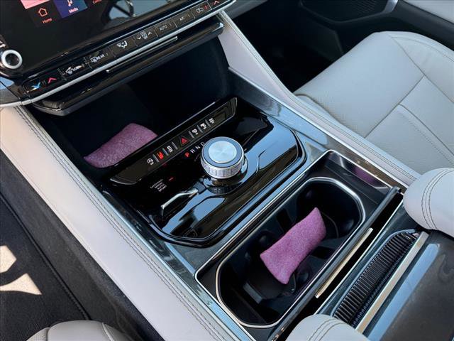 Used 2024 Jeep Wagoneer L 4WD w/ Convenience Group I image 17