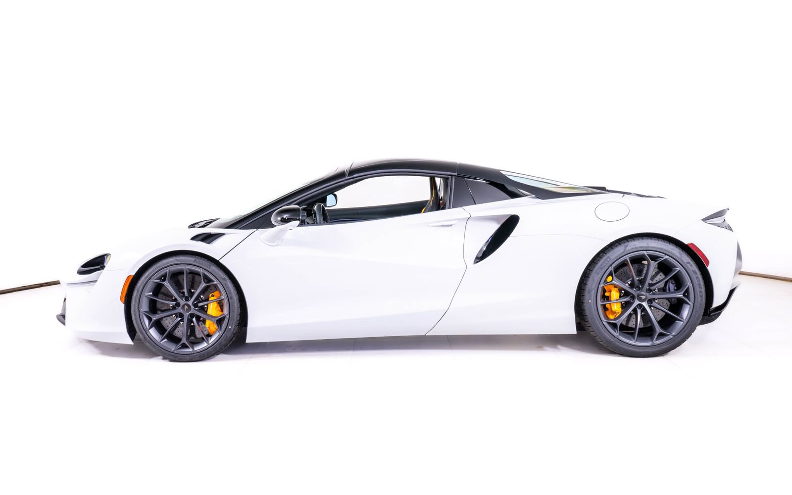 New 2026 McLaren Artura Spider image 3