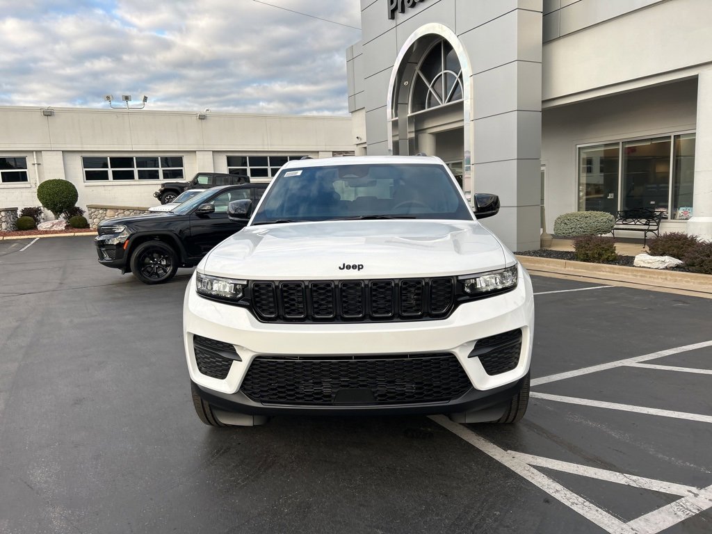 New 2025 Jeep Grand Cherokee Altitude image 7