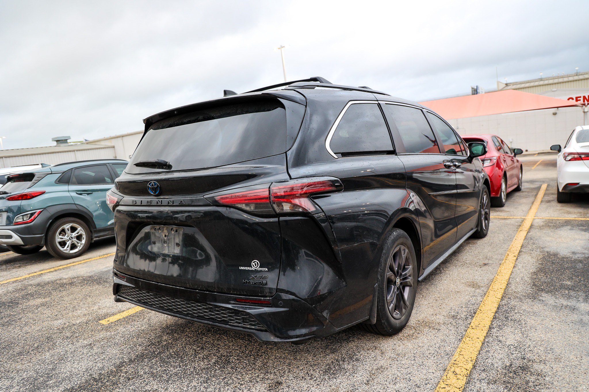 Used 2024 Toyota Sienna XSE w/ XSE Premium Package AWD/4WD image 7