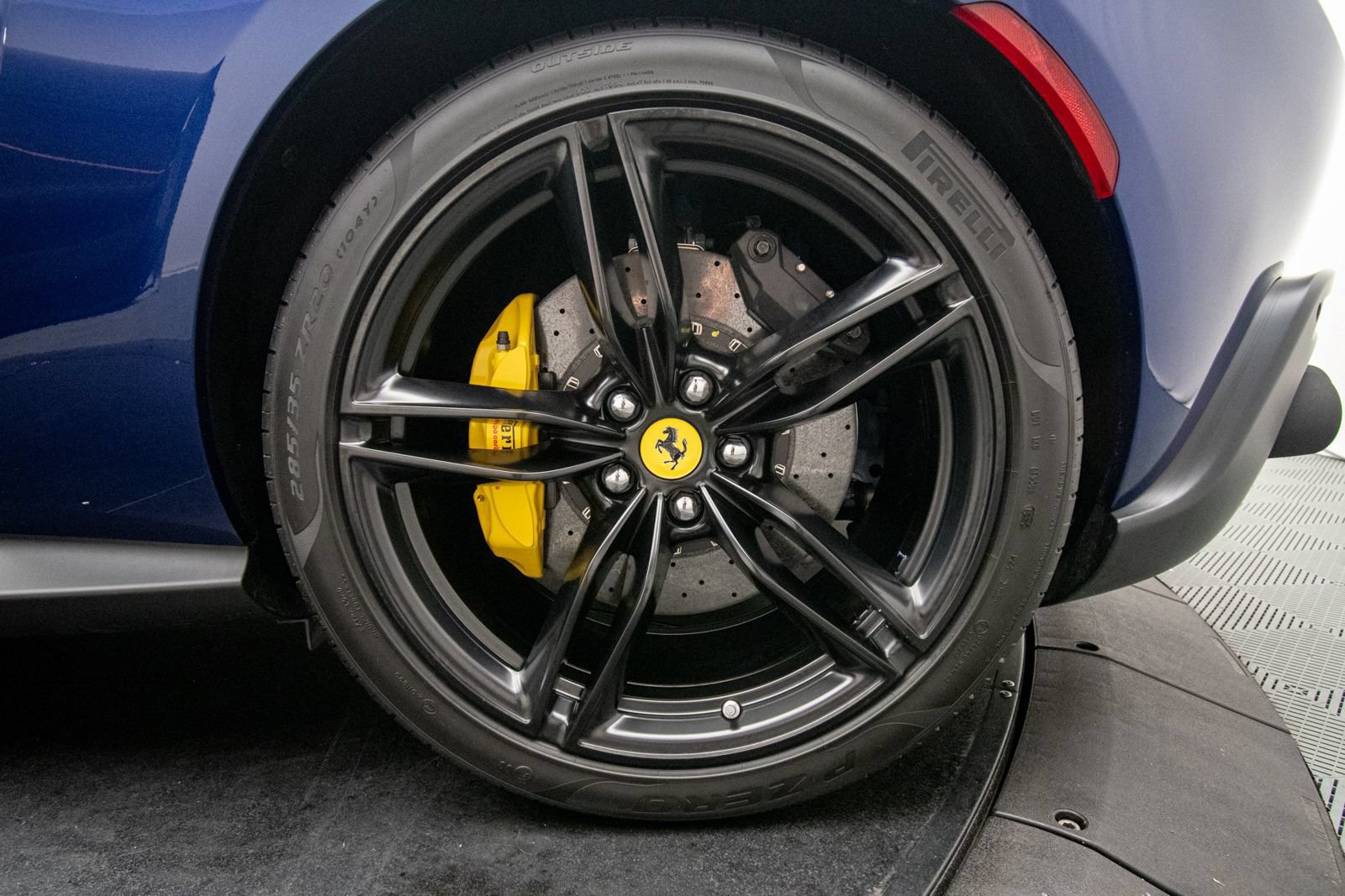 Used 2025 Ferrari Roma Spider RWD image 44